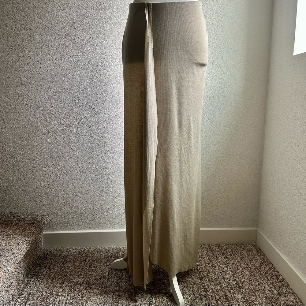 BCBGMAXAZRIA Logan Ribbed Stretch Maxi Skirt Side Curve Tall Girlies 42 Beige SM - Picture 4 of 17